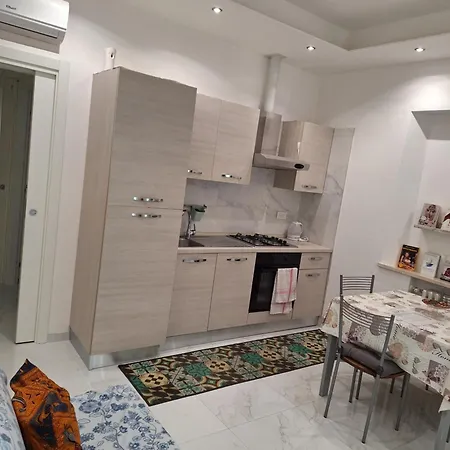 Al Piano Terra Con Ingresso Indipendente, Vicinissimo Al Mare * 里米尼