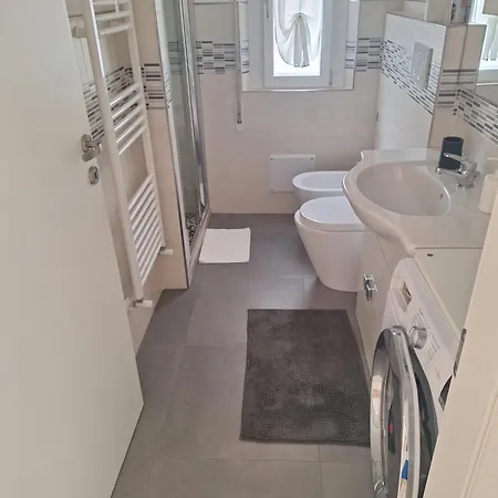 Al Piano Terra Con Ingresso Indipendente, Vicinissimo Al Mare 里米尼