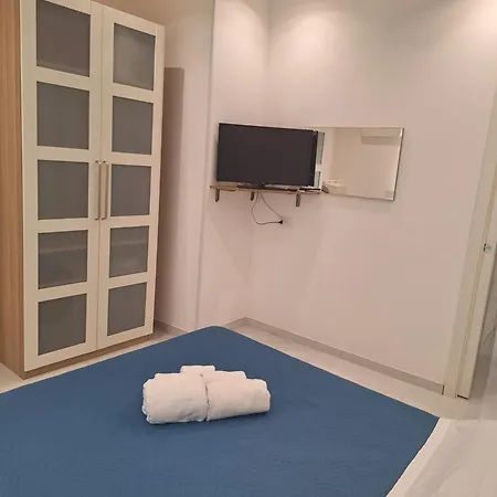 Al Piano Terra Con Ingresso Indipendente, Vicinissimo Al Mare *