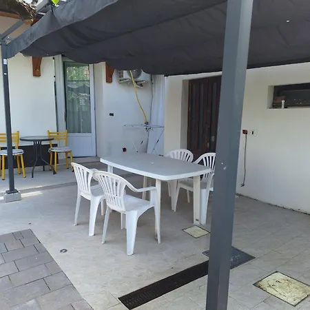 Al Piano Terra Con Ingresso Indipendente, Vicinissimo Al Mare 아파트 리미니