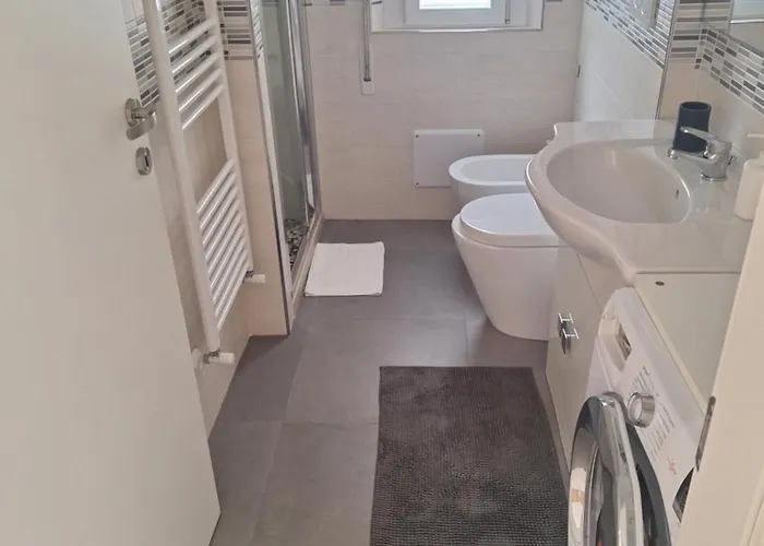 Al Piano Terra Con Ingresso Indipendente, Vicinissimo Al Mare Rimini