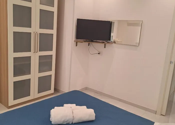 Al Piano Terra Con Ingresso Indipendente, Vicinissimo Al Mare *