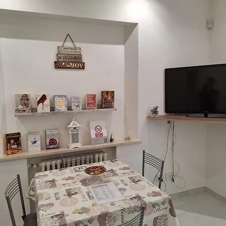Appartamento Al Piano Terra Con Ingresso Indipendente, Vicinissimo Al Mare *