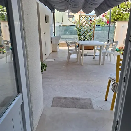 Al Piano Terra Con Ingresso Indipendente, Vicinissimo Al Mare * Rimini